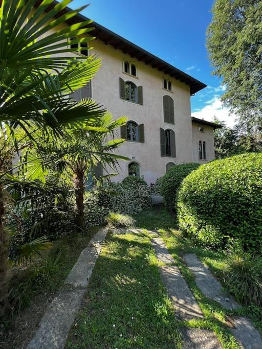 Appartamento In Villa Storica Oleggio Castello Exterior photo